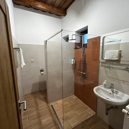 Mezovegi Ii Vendeghaz Kisar
