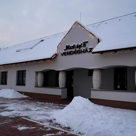 Mezovegi Ii Vendeghaz * Kisar