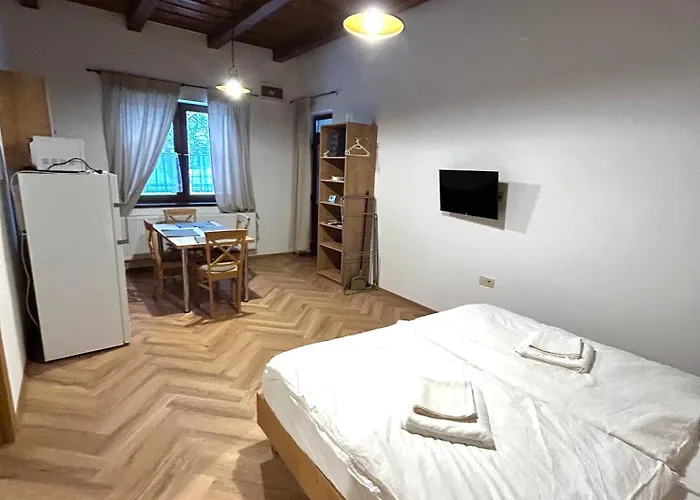 Mezovegi Ii Vendeghaz Kisar
